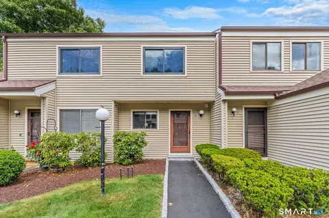33 Deer Run #33, Bethel, CT 06801