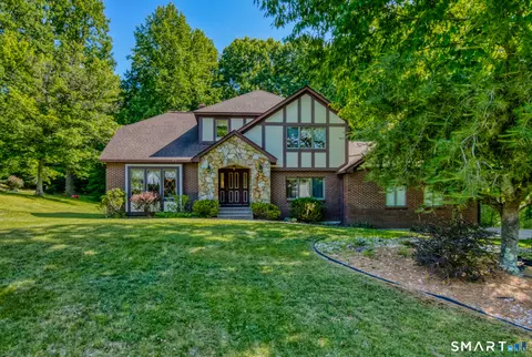 61 Putting Green Ln, Prospect, CT 06712