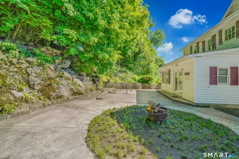 350 S Main St, Naugatuck, CT 06770