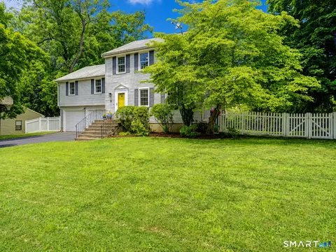 89 Opal Dr, Glastonbury, CT 06033