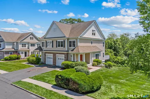 53 Carnoustie Cir #53, Bloomfield, CT 06002