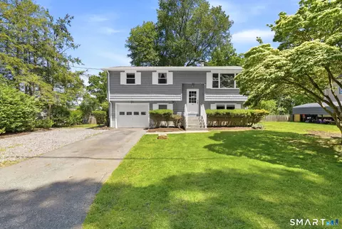 10 Lynn Dr, Preston, CT 06365