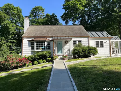 51 Grandview Rd, Fairfield, CT 06825