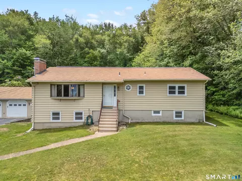 688 Raymond Hill Rd, Uncasville, CT 06382
