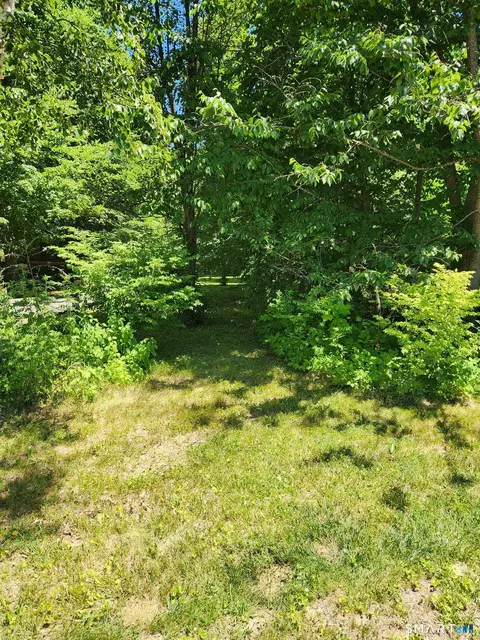 18 Westwood Dr, Canton, CT 06070