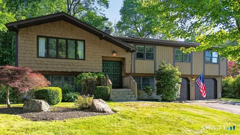 20 Jade Cir, Southington, CT 06489