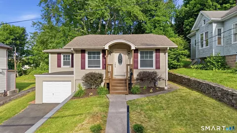 118 Columbus Ave, Meriden, CT 06451