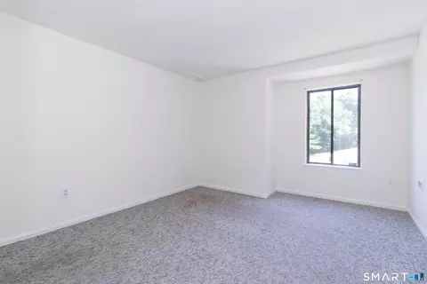 Bedroom - 175 Mill Pond Rd #101, Hamden, CT 06514 photo 2 of 5