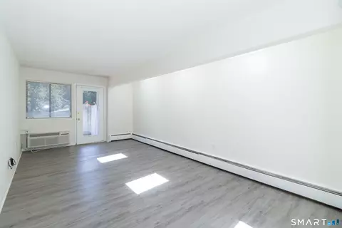 Living - 175 Mill Pond Rd #101, Hamden, CT 06514 photo 2 of 2