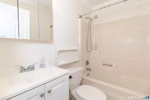 Bath - 175 Mill Pond Rd #101, Hamden, CT 06514 photo 2 of 2