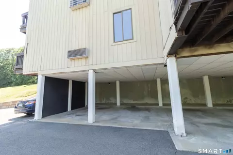 Exterior - 175 Mill Pond Rd #101, Hamden, CT 06514 photo 2 of 2