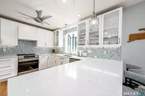 77 Prospect Rd, East Haven, CT 06512