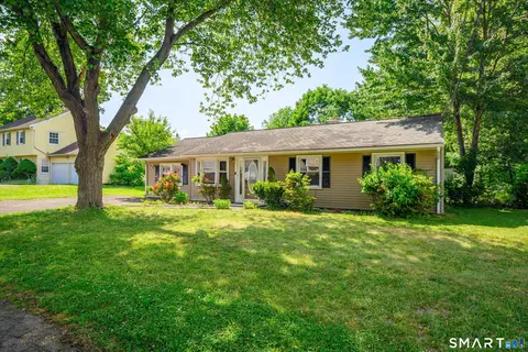 28 Hickory St, Danbury, CT 06810