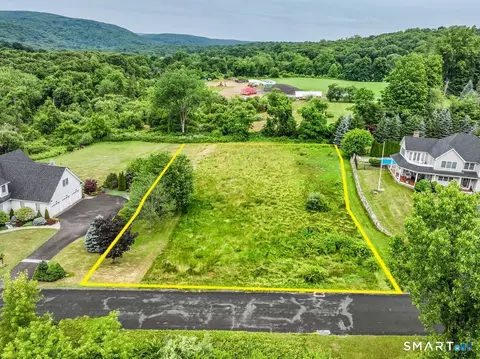 4 Stone Oak Dr, New Milford, CT 06776