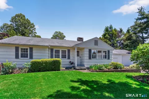 2 Diamond Dr, Newtown, CT 06470