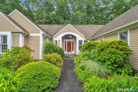 19 Whitehall Ln, Mystic, CT 06355