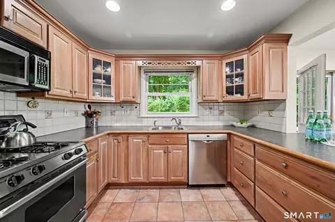 Kitchen - 8 Ernel Dr, Riverside, CT 06878 photo 4 of 4