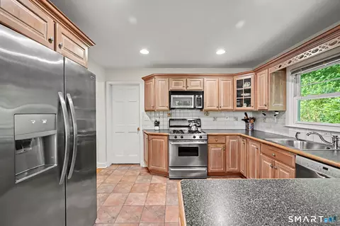 Kitchen - 8 Ernel Dr, Riverside, CT 06878 photo 2 of 4