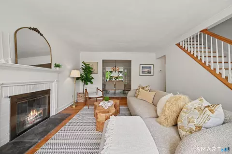 Living - 8 Ernel Dr, Riverside, CT 06878 photo 3 of 6