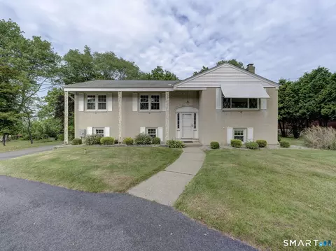 390 Ballfall Rd, Middletown, CT 06457