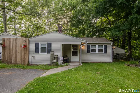 37 Lake St, Ledyard, CT 06339
