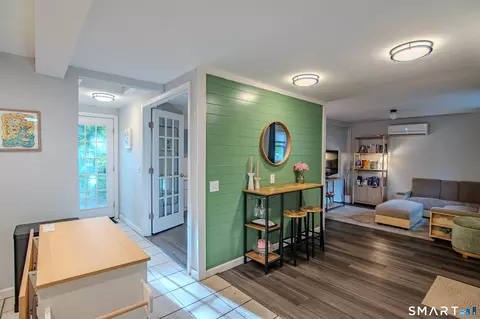 Entry Way - 37 Lake St, Ledyard, CT 06339 photo 2 of 3