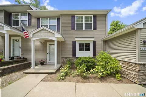 204 Oak Ridge Dr #204, Windsor Locks, CT 06096