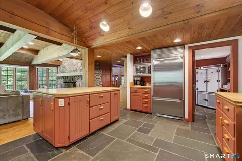 Kitchen - 18 Birch Mill Rd, Killingworth, CT 06419 photo 2 of 3