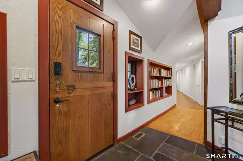 Entry Way - 18 Birch Mill Rd, Killingworth, CT 06419 photo 5 of 6