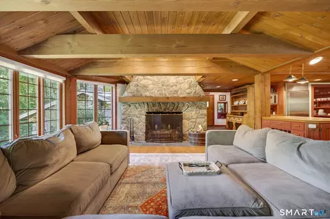 Living - 18 Birch Mill Rd, Killingworth, CT 06419 photo 2 of 7