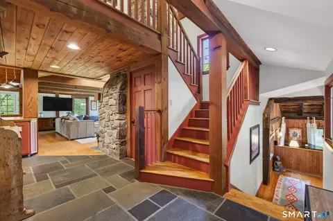 Entry Way - 18 Birch Mill Rd, Killingworth, CT 06419 photo 3 of 6