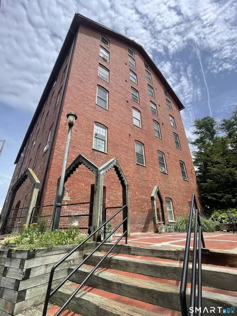 65 West St #103, New Milford, CT 06776