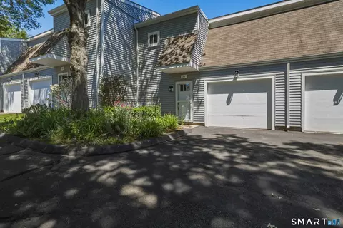 274 Church St #3D, Guilford, CT 06437