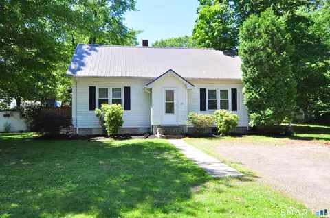 33 Roy St, Enfield, CT 06082