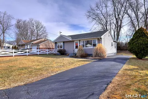 46 Aircraft Rd, West Haven, CT 06516