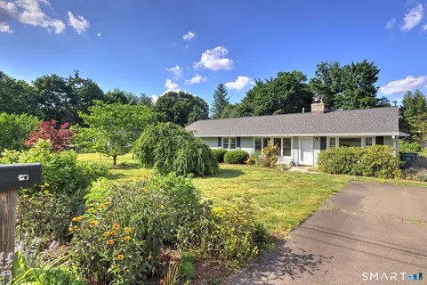 424 Cedar Ln, Cheshire, CT 06410
