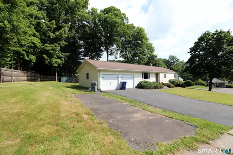 108 Glenwood Dr, Plainville, CT 06062