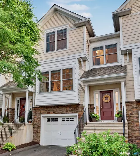 602 Woodland Hills Dr #602, Trumbull, CT 06611