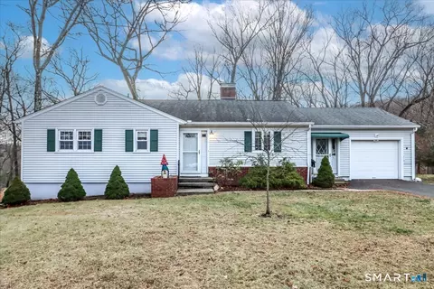 7 Mohawk Cir, Danbury, CT 06811