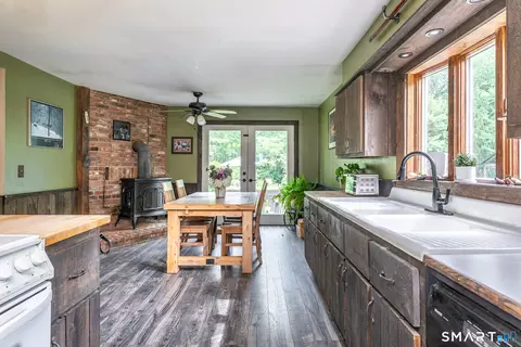 Kitchen - 70 Reed Rd, Warren, CT 06754 photo 2 of 4