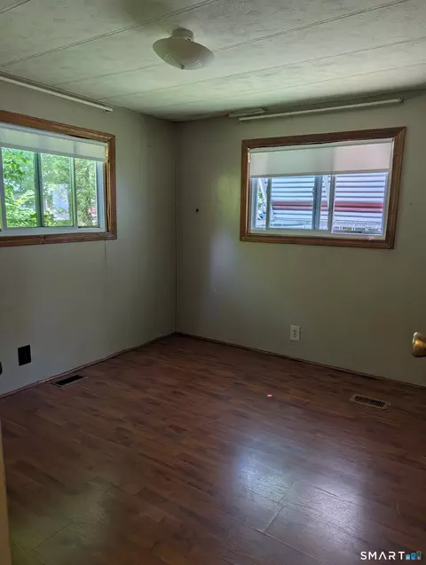 32 Breezy Ln, Quinebaug, CT 06262 photo 4