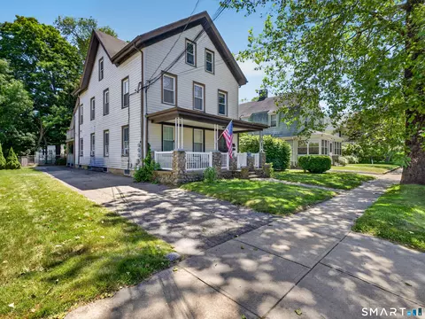 28 Moss St, Pawcatuck, CT 06379