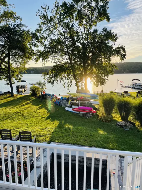 7 Hotel Lake Rd, Ellington, CT 06029