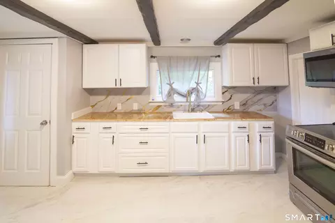 2 Mediterranean Ln, Norwich, CT 06360
