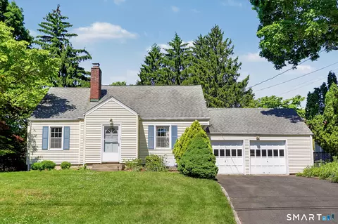 10 Koger Rd, Trumbull, CT 06611