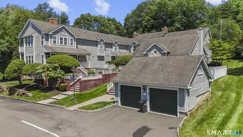 359 Hadley Dr #359, Trumbull, CT 06611