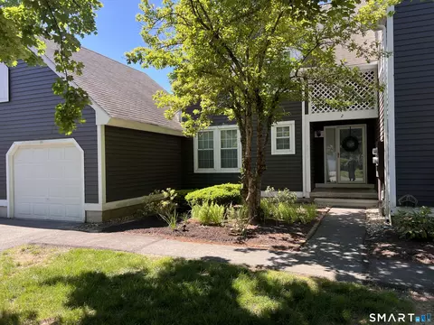 2 Fairmount Ln #2, Granby, CT 06035