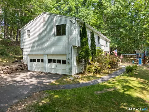 72 Old Meadow Plain Rd, Weatogue, CT 06089