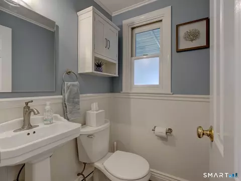 Bath - 165 Stillwold Dr, Wethersfield, CT 06109 photo 1 of 2