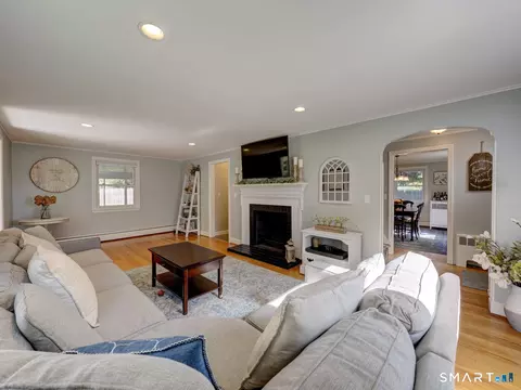 Living - 165 Stillwold Dr, Wethersfield, CT 06109 photo 1 of 3